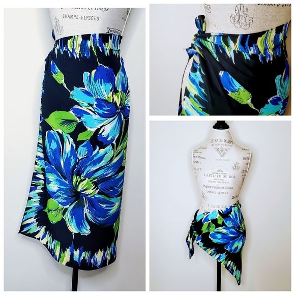 Beautiful Large Square Floral Scarf Like New - Picture 6 of 8